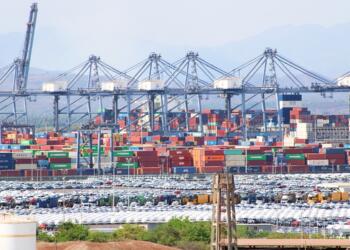 Port of Lázaro Cárdenas, in the Eye of the Storm