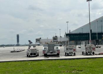 The new government is being urged to reconsider allowing dedicated air cargo at AICM.