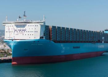 Maersk’s first methanol-powered ship crosses the Pacific and reaches America
