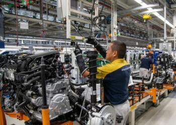 Production and export of vehicles in the same acceleration lane