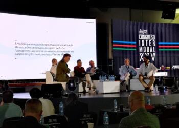 Mexico is ready for nearshoring, but with inefficiencies: logistics and transportation sector leaders