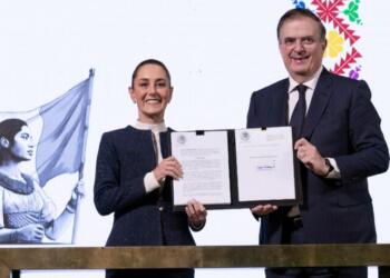 Sheinbaum Signs Decree to Protect Mexican Textile Industry with Tariff Increases