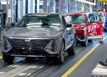 Trump “accelerates” the imposition of tariffs on vehicles imported bu the US