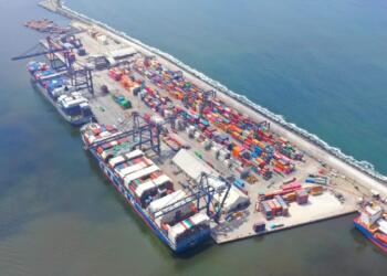 Hutchison Ports EIT achieves first simultaneous arrival of two container ships in Ensenada