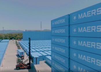 Maersk chooses to change the color of its containers