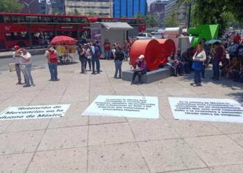 Users protest prolonged checks at Mexican customs.