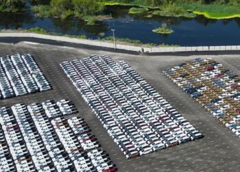 Mitsubishi strengthens its logistics network with a new storage yard at the port of Lázaro Cárdenas.