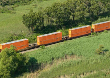 Schneider and CPKC reduce transit time on the Mexico-Chicago route