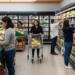 Mexicans “tighten their purse strings”; private consumption falls in May