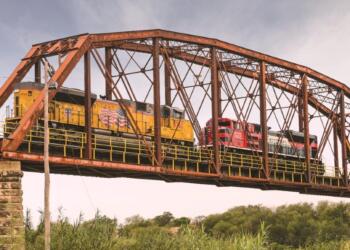 Union Pacific deems second rail bridge at Eagle Pass unnecessary