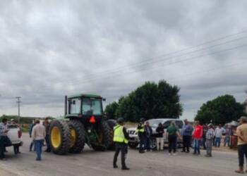 Truckers and farmers remove road blockades after dialogue with the Interior Ministry