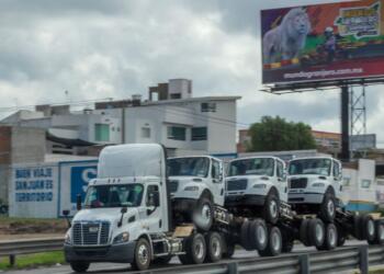 The first license plates arrive, but a backlog persists in federal motor transport.