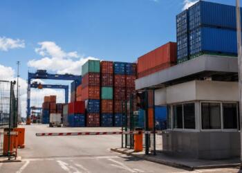 Mexican customs saw a decrease in revenue during April