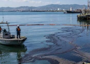 Oil spill under investigation off the port of Manzanillo