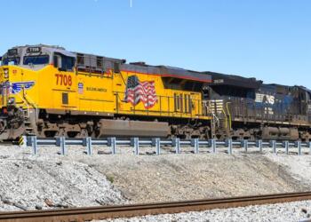 UP-NS improve merger proposal; US authority calls for release of jobs data