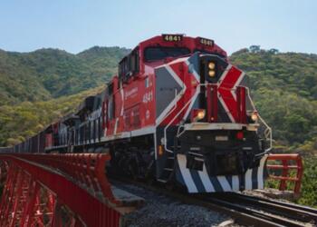 Ferromex clarifies that the derailment in Sonora was due to a landslide.
